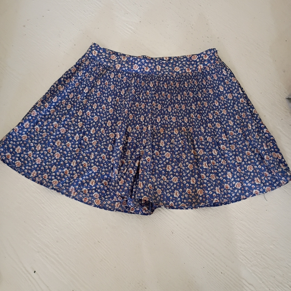 Eesome Blue Floral Women's Shorts